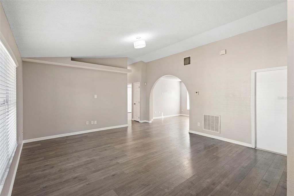 待售: $350,000 (3 贝兹, 2 浴室, 1422 平方英尺)