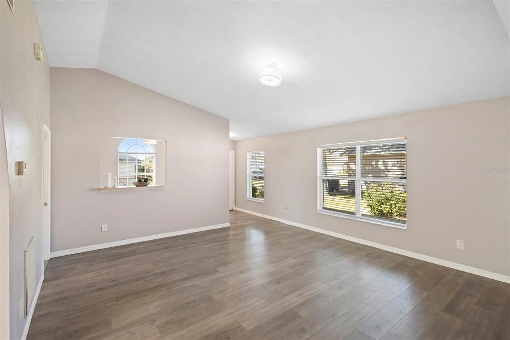 待售: $350,000 (3 贝兹, 2 浴室, 1422 平方英尺)