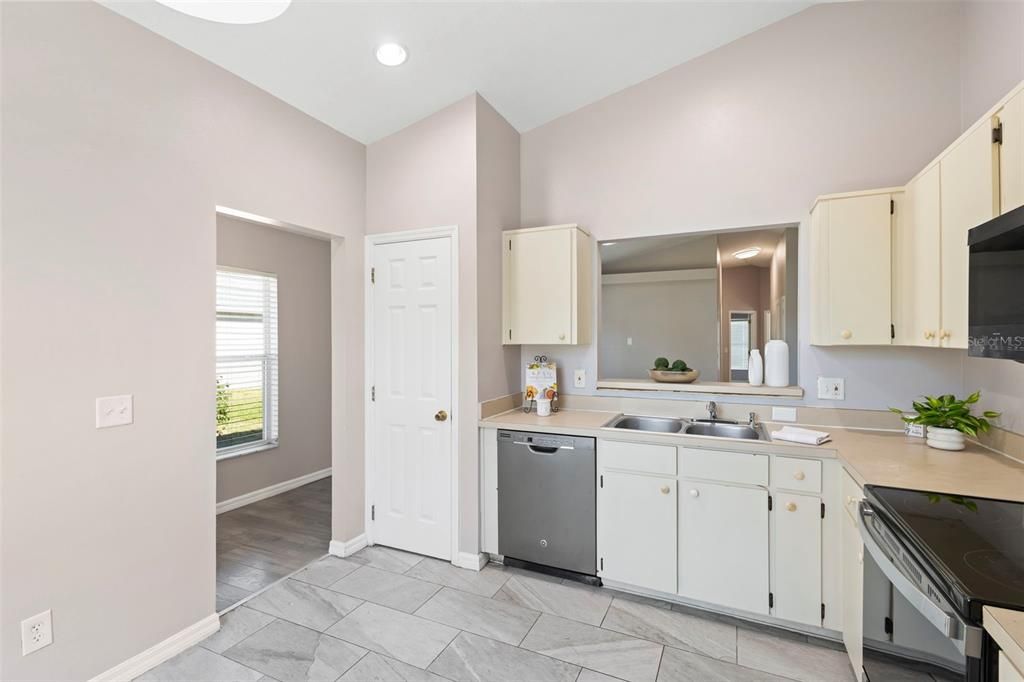 待售: $350,000 (3 贝兹, 2 浴室, 1422 平方英尺)