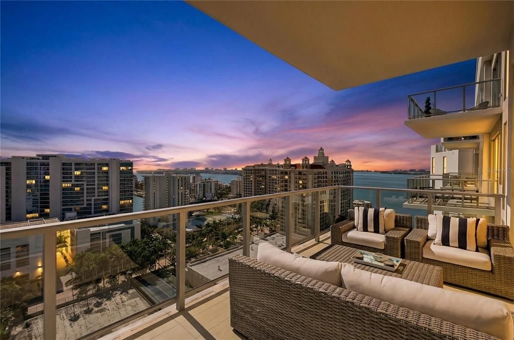 For Sale: $1,795,000 (2 beds, 2 baths, 1589 Square Feet)