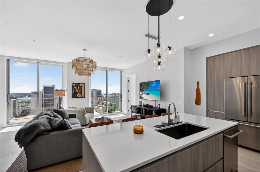 For Sale: $1,795,000 (2 beds, 2 baths, 1589 Square Feet)