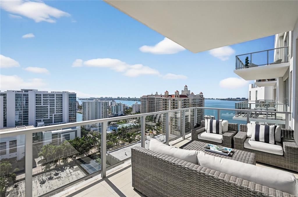 For Sale: $1,795,000 (2 beds, 2 baths, 1589 Square Feet)