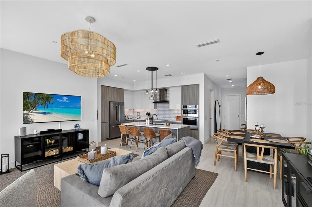 For Sale: $1,795,000 (2 beds, 2 baths, 1589 Square Feet)