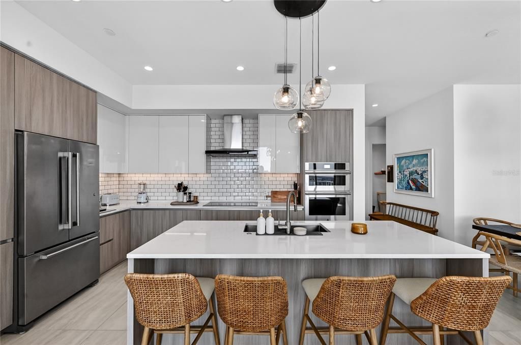 For Sale: $1,795,000 (2 beds, 2 baths, 1589 Square Feet)