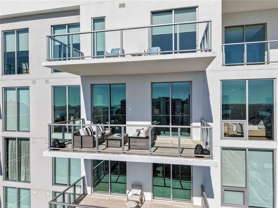 For Sale: $1,795,000 (2 beds, 2 baths, 1589 Square Feet)