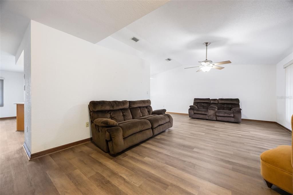 待售: $339,000 (3 贝兹, 2 浴室, 1728 平方英尺)