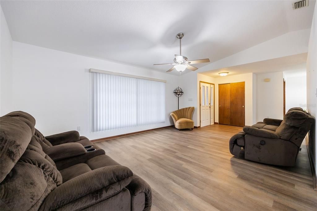 待售: $339,000 (3 贝兹, 2 浴室, 1728 平方英尺)