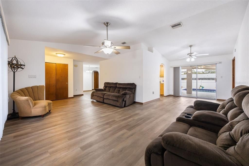 待售: $339,000 (3 贝兹, 2 浴室, 1728 平方英尺)