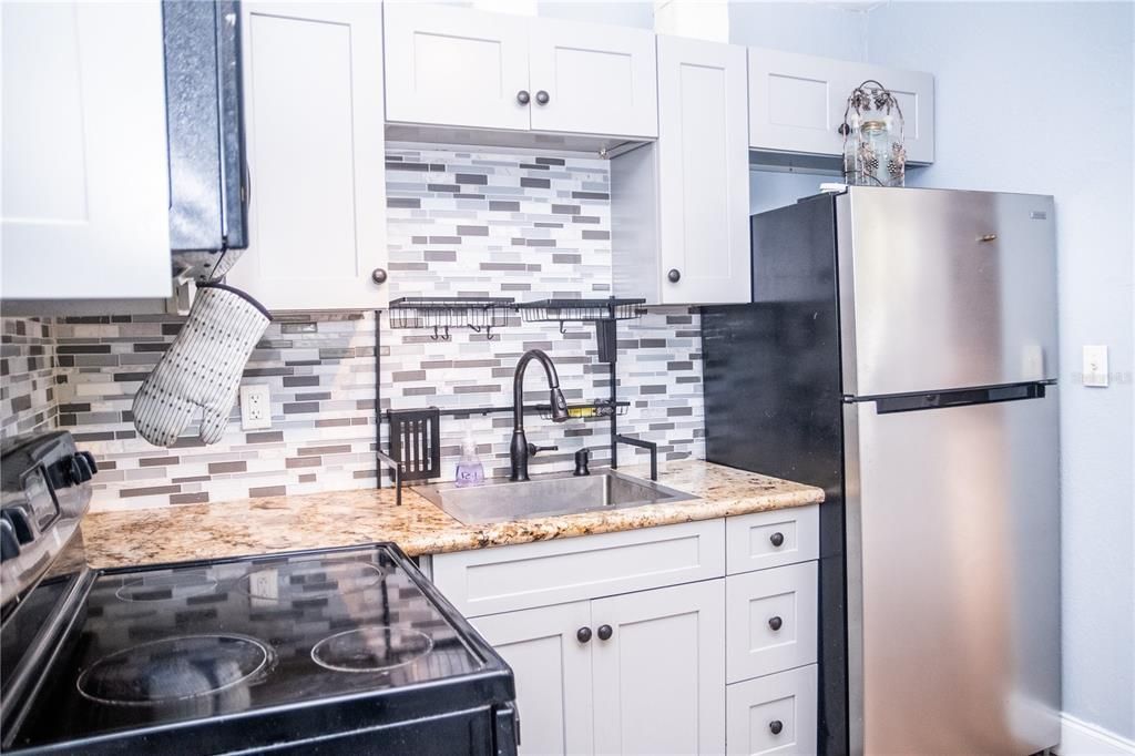 На продажу: $219,900 (3 спален, 1 ванн, 1108 Квадратных фут)