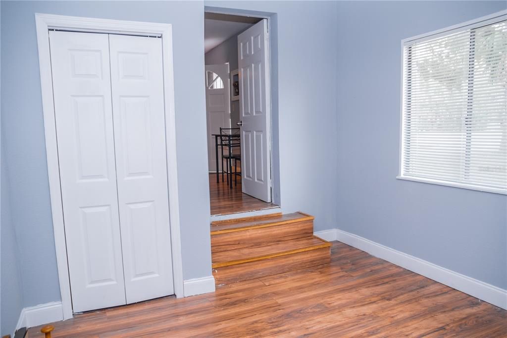 На продажу: $219,900 (3 спален, 1 ванн, 1108 Квадратных фут)