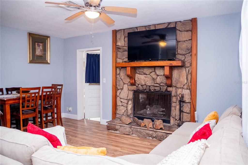 На продажу: $219,900 (3 спален, 1 ванн, 1108 Квадратных фут)