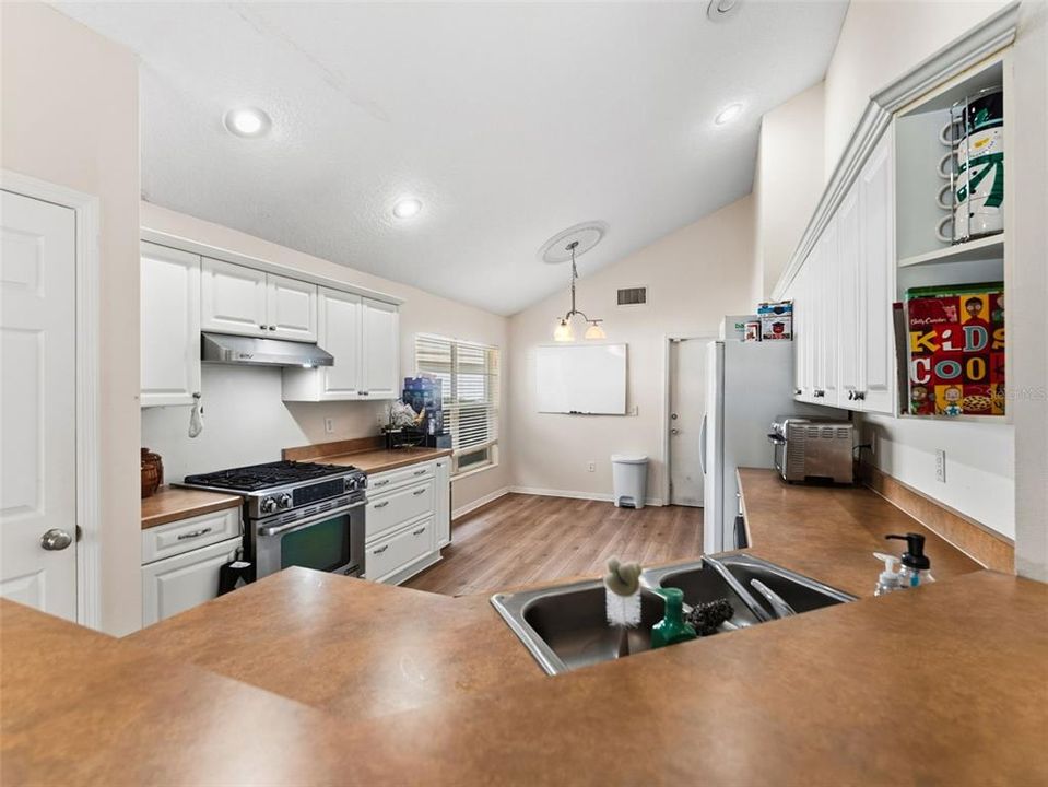 For Sale: $479,900 (3 beds, 2 baths, 1930 Square Feet)