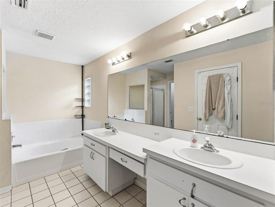 For Sale: $479,900 (3 beds, 2 baths, 1930 Square Feet)