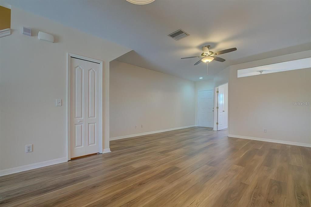 For Rent: $1,800 (3 beds, 2 baths, 1335 Square Feet)