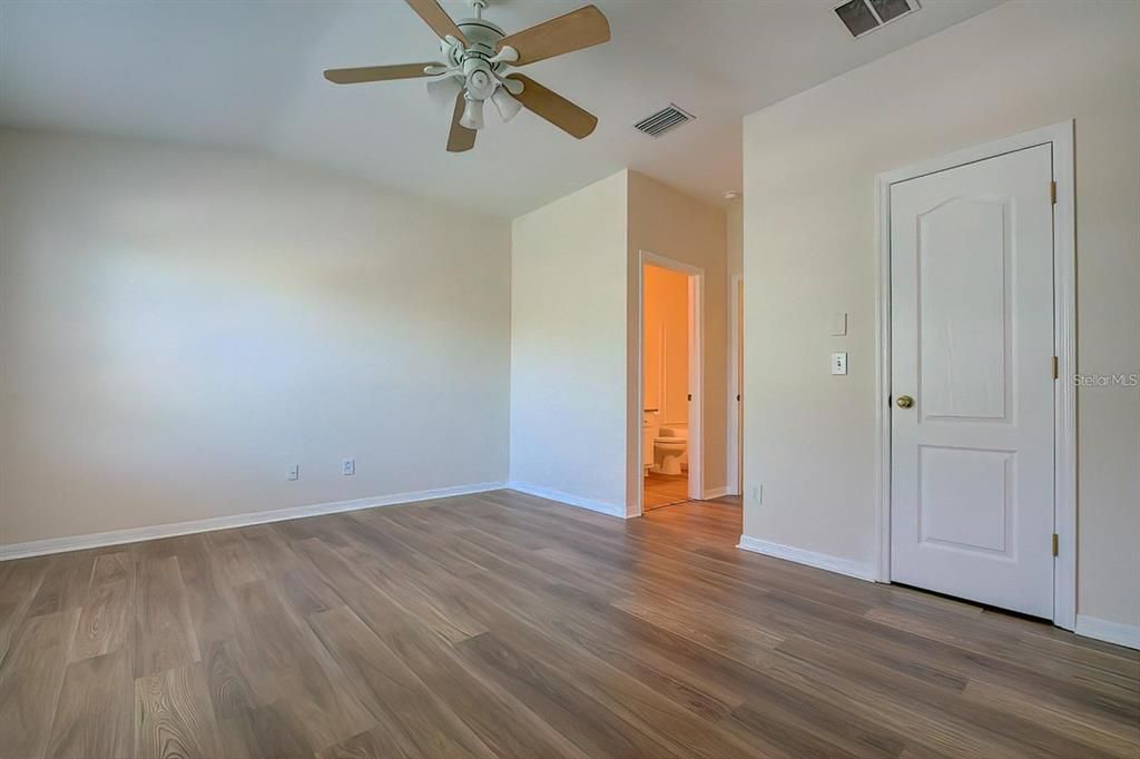 For Rent: $1,800 (3 beds, 2 baths, 1335 Square Feet)