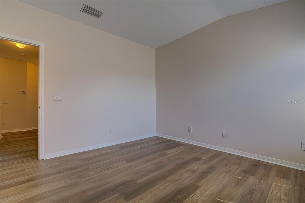 For Rent: $1,800 (3 beds, 2 baths, 1335 Square Feet)