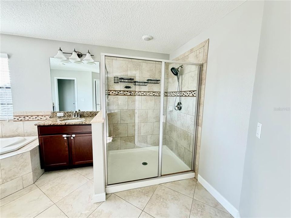 В аренду: $5,000 (6 спален, 4 ванн, 4280 Квадратных фут)