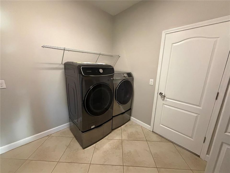 В аренду: $5,000 (6 спален, 4 ванн, 4280 Квадратных фут)