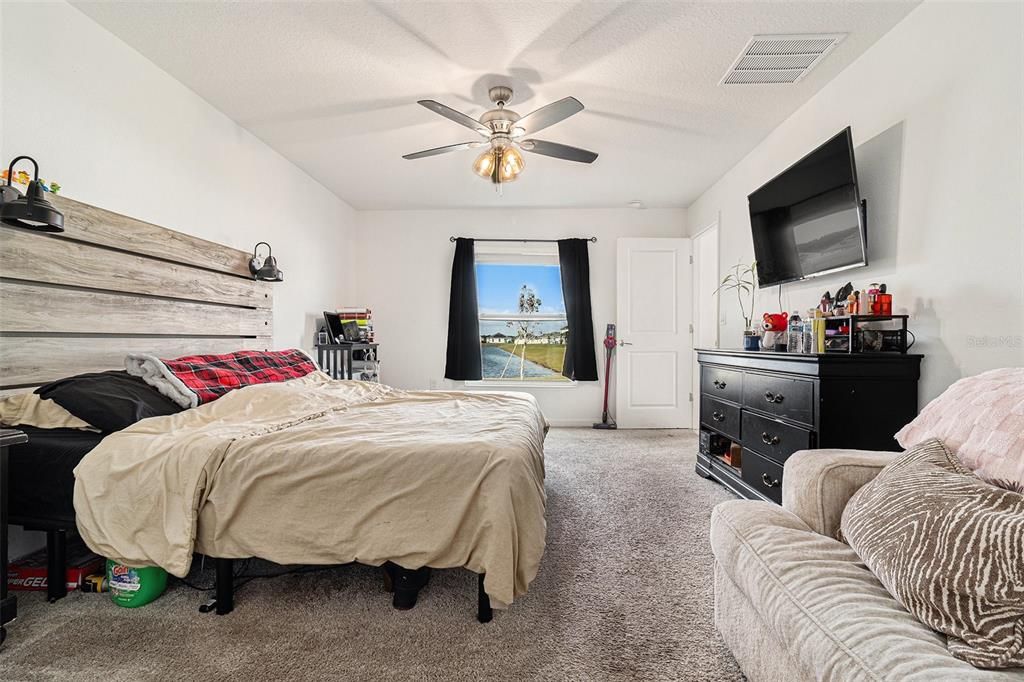 For Sale: $410,000 (4 beds, 2 baths, 1950 Square Feet)