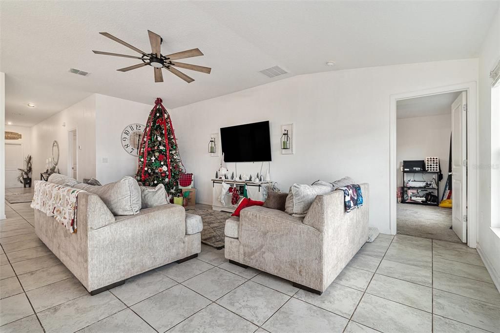 For Sale: $410,000 (4 beds, 2 baths, 1950 Square Feet)