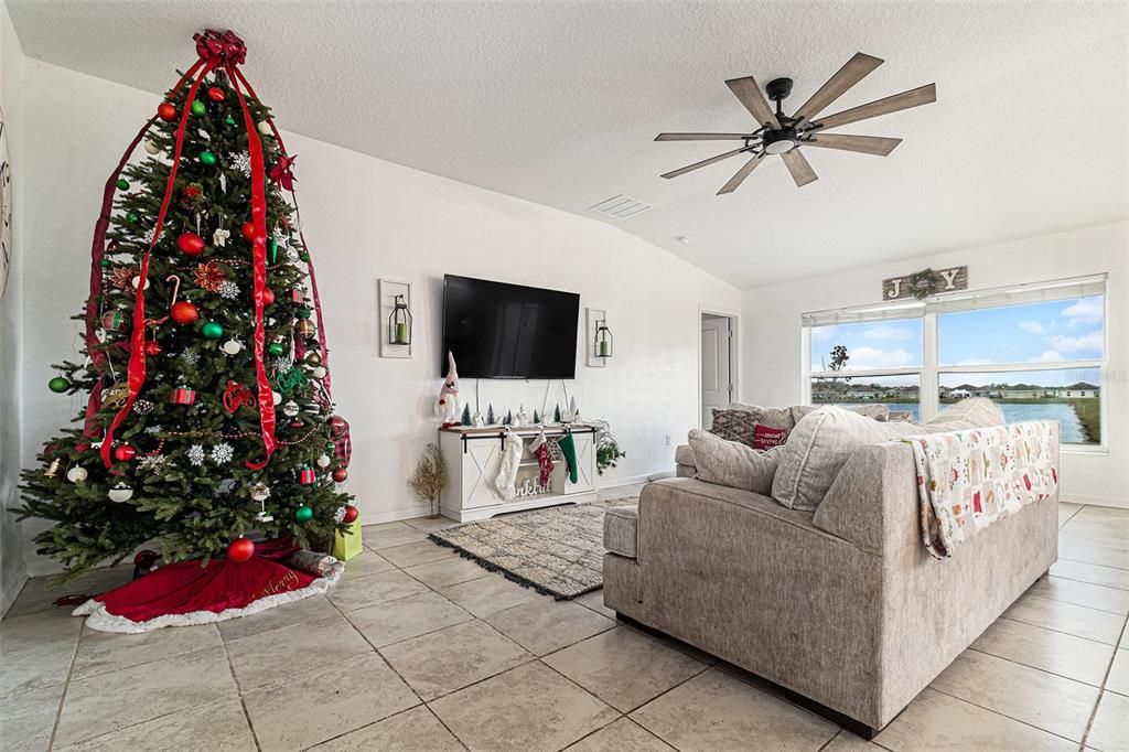 For Sale: $410,000 (4 beds, 2 baths, 1950 Square Feet)