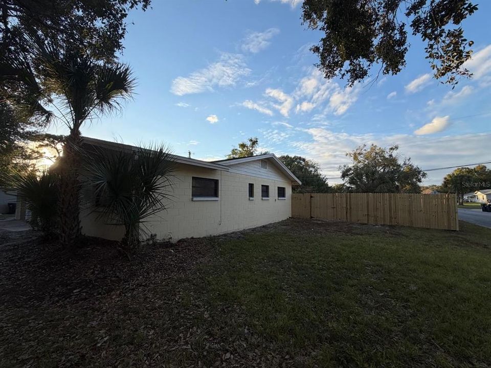 For Sale: $570,000 (4 beds, 3 baths, 1526 Square Feet)