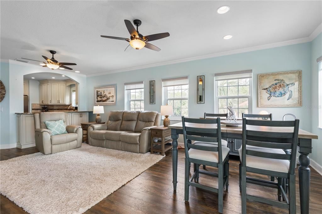 待售: $300,000 (3 贝兹, 2 浴室, 1230 平方英尺)