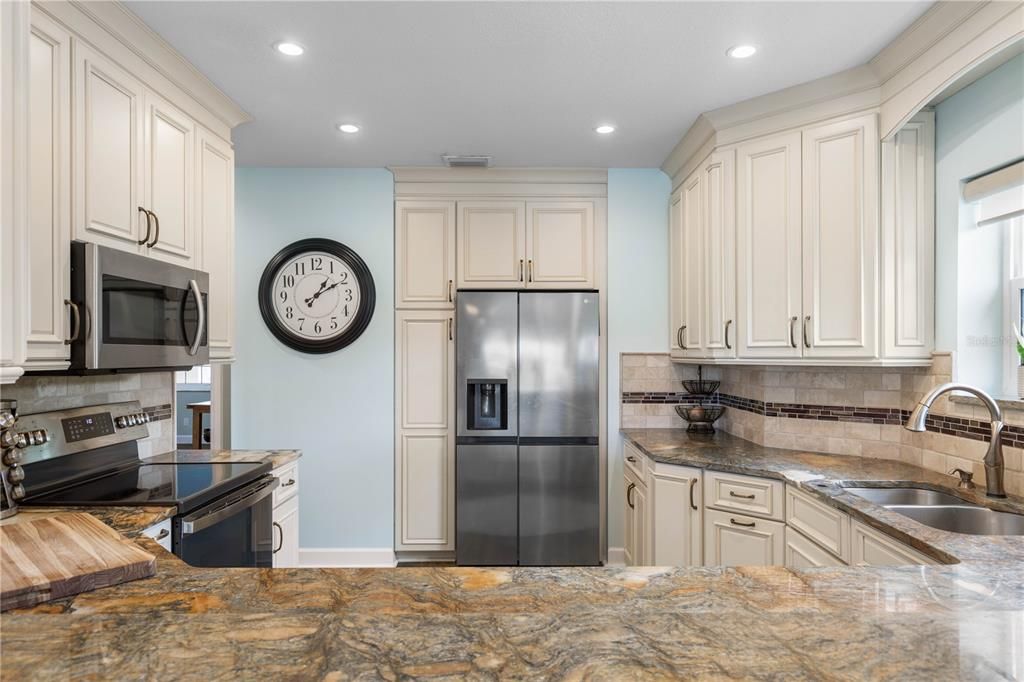 待售: $300,000 (3 贝兹, 2 浴室, 1230 平方英尺)