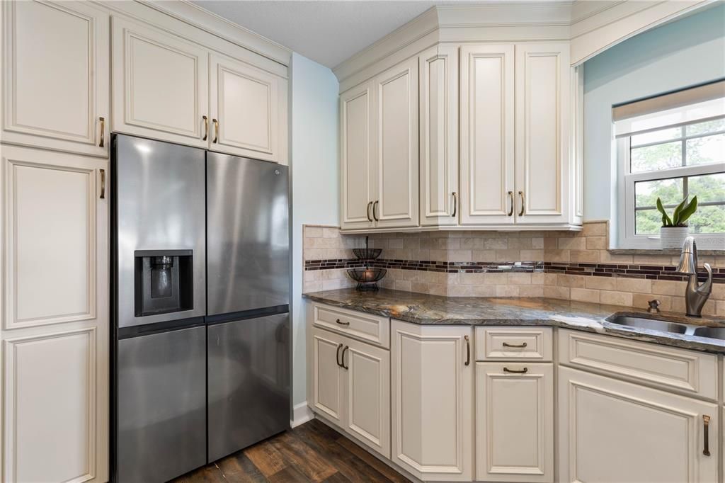 待售: $300,000 (3 贝兹, 2 浴室, 1230 平方英尺)