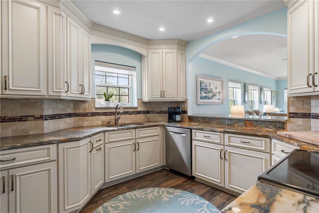 待售: $300,000 (3 贝兹, 2 浴室, 1230 平方英尺)