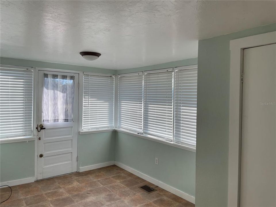 出租: $1,850 (1 贝兹, 1 浴室, 1645 平方英尺)