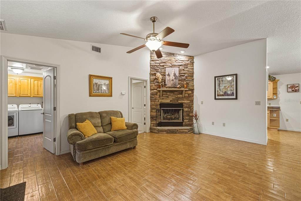 En Venta: $599,000 (3 camas, 2 baños, 1612 Pies cuadrados)