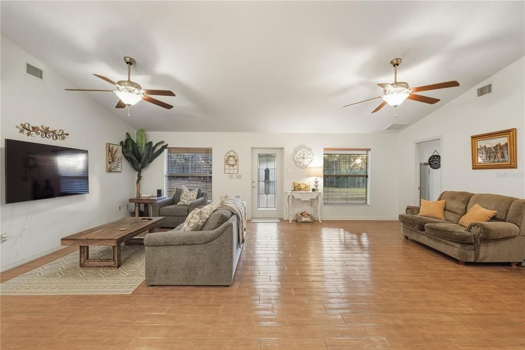 En Venta: $599,000 (3 camas, 2 baños, 1612 Pies cuadrados)