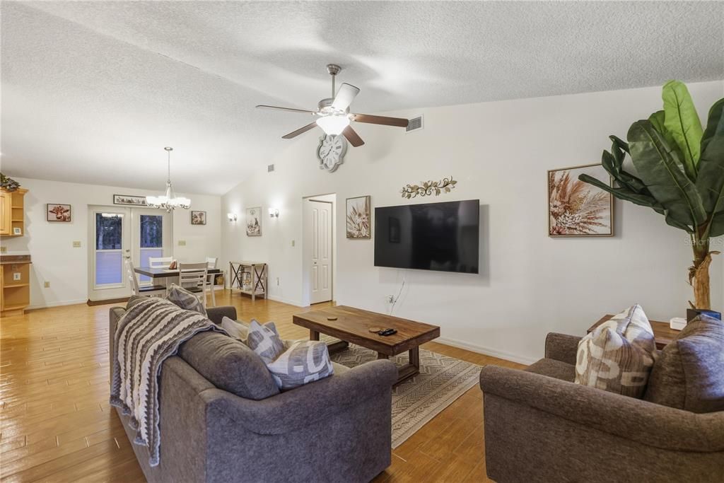 En Venta: $599,000 (3 camas, 2 baños, 1612 Pies cuadrados)