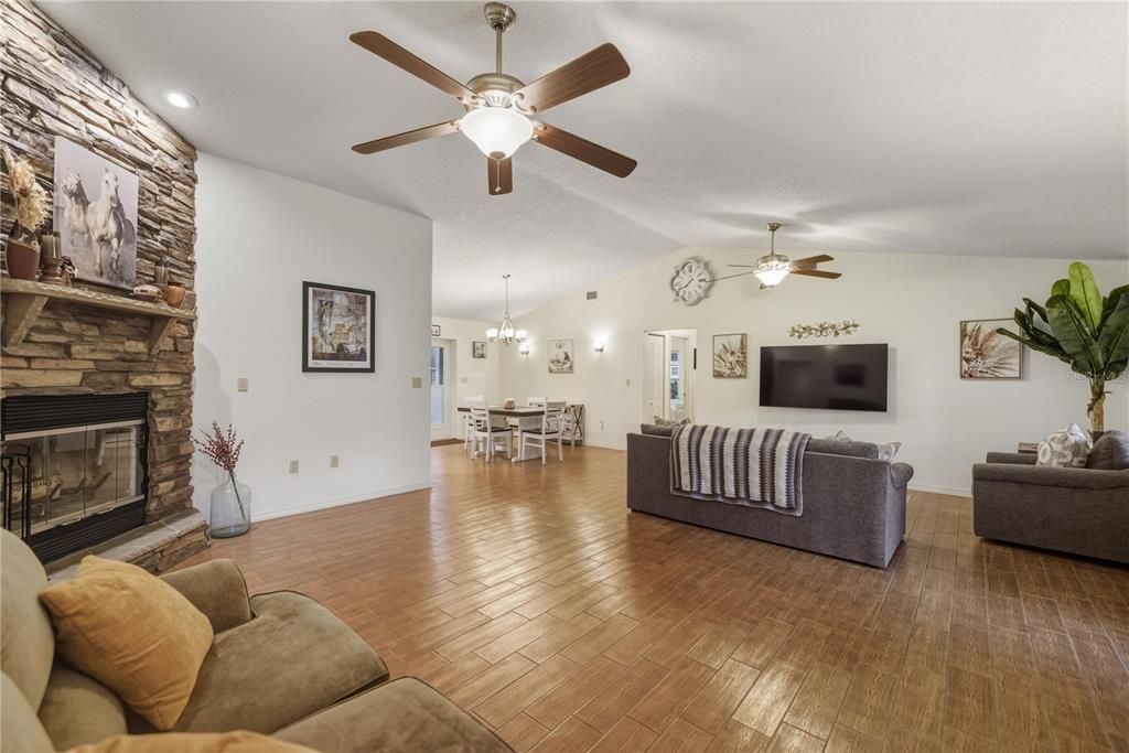 En Venta: $599,000 (3 camas, 2 baños, 1612 Pies cuadrados)