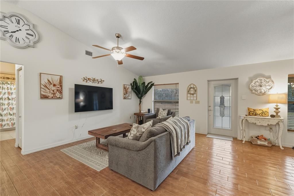 En Venta: $599,000 (3 camas, 2 baños, 1612 Pies cuadrados)