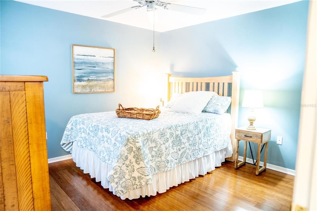 For Sale: $280,000 (2 beds, 2 baths, 1099 Square Feet)