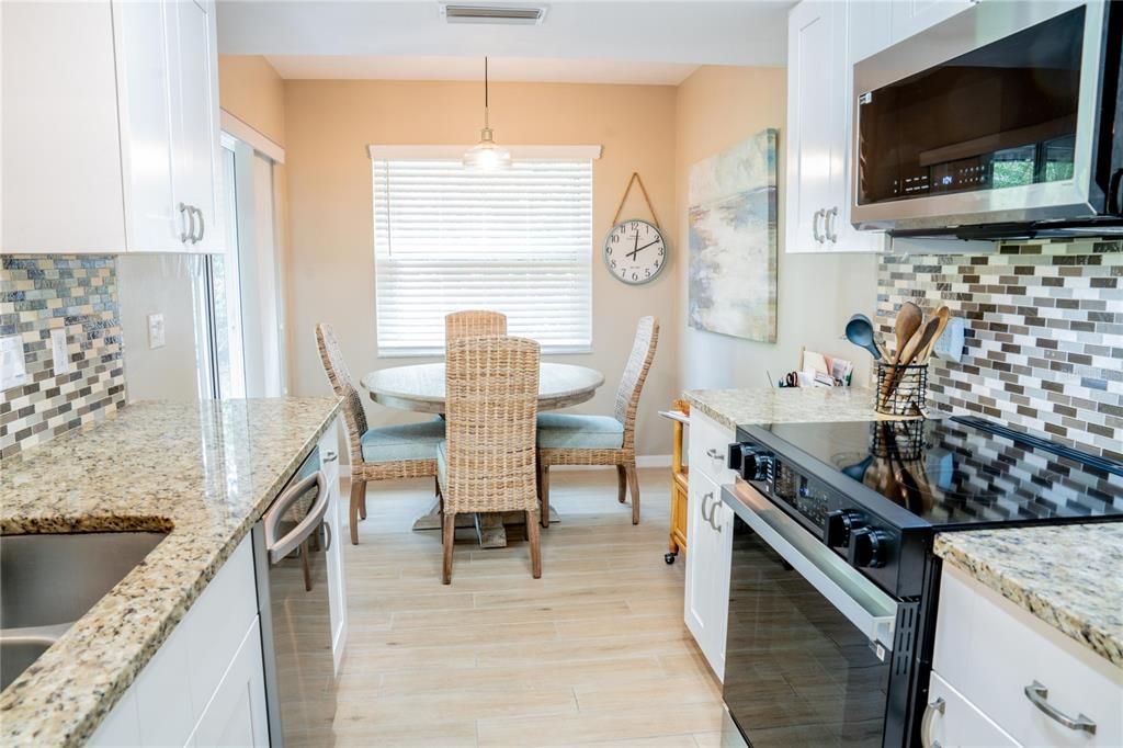 For Sale: $280,000 (2 beds, 2 baths, 1099 Square Feet)