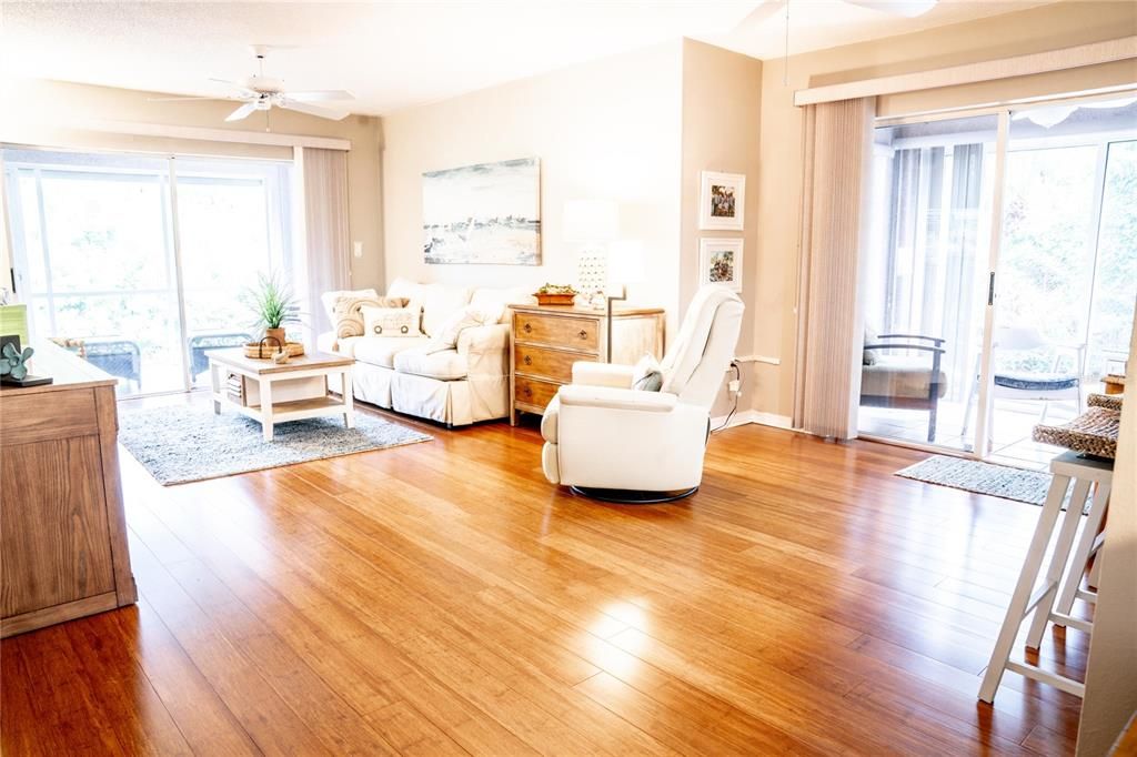 For Sale: $280,000 (2 beds, 2 baths, 1099 Square Feet)