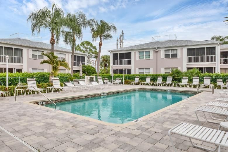 For Sale: $280,000 (2 beds, 2 baths, 1099 Square Feet)