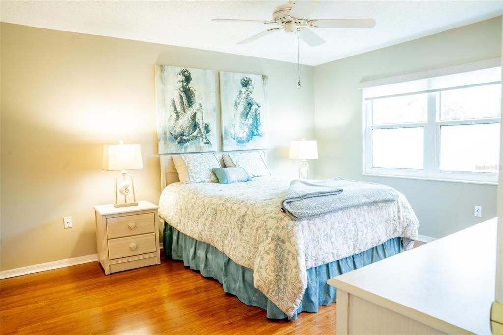 For Sale: $280,000 (2 beds, 2 baths, 1099 Square Feet)