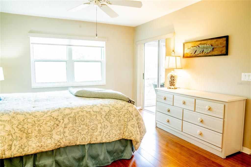 For Sale: $280,000 (2 beds, 2 baths, 1099 Square Feet)