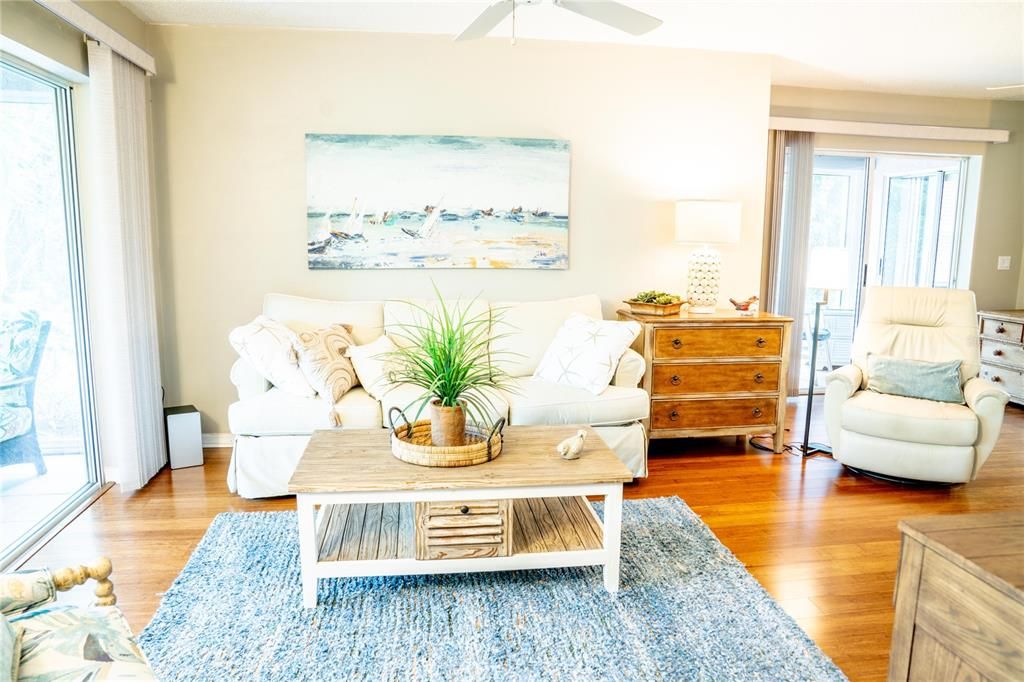 For Sale: $280,000 (2 beds, 2 baths, 1099 Square Feet)