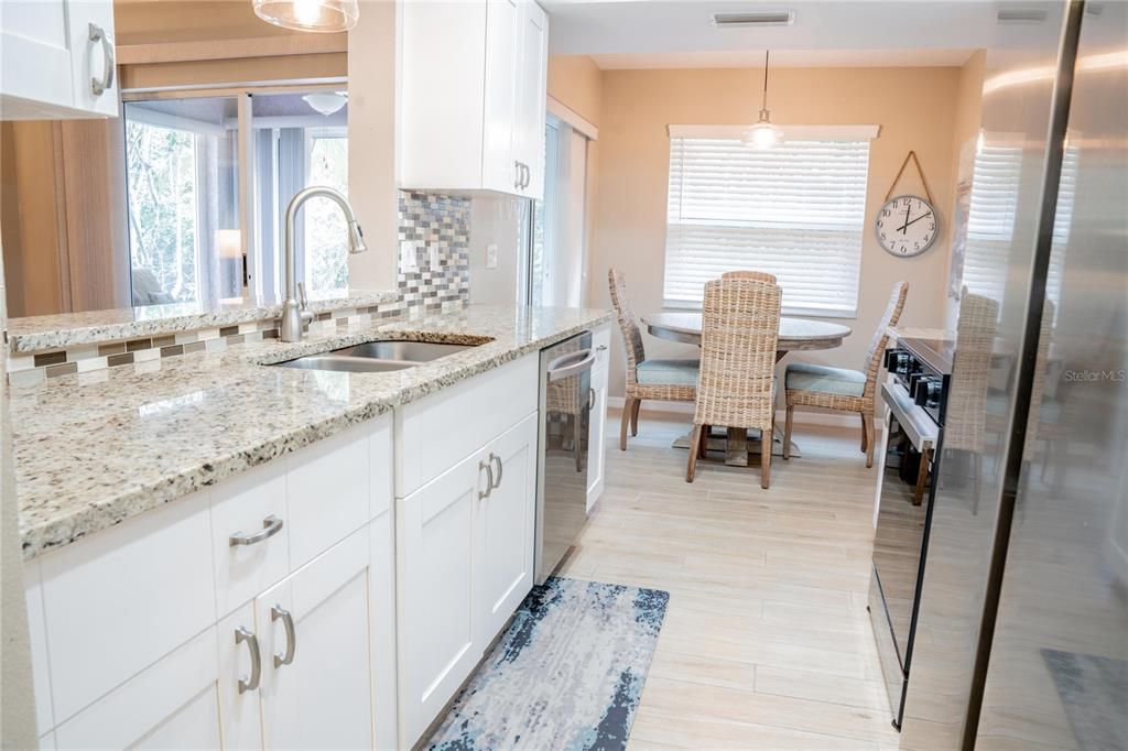 For Sale: $280,000 (2 beds, 2 baths, 1099 Square Feet)