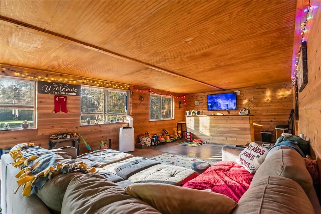 En Venta: $425,000 (6 camas, 3 baños, 2317 Pies cuadrados)