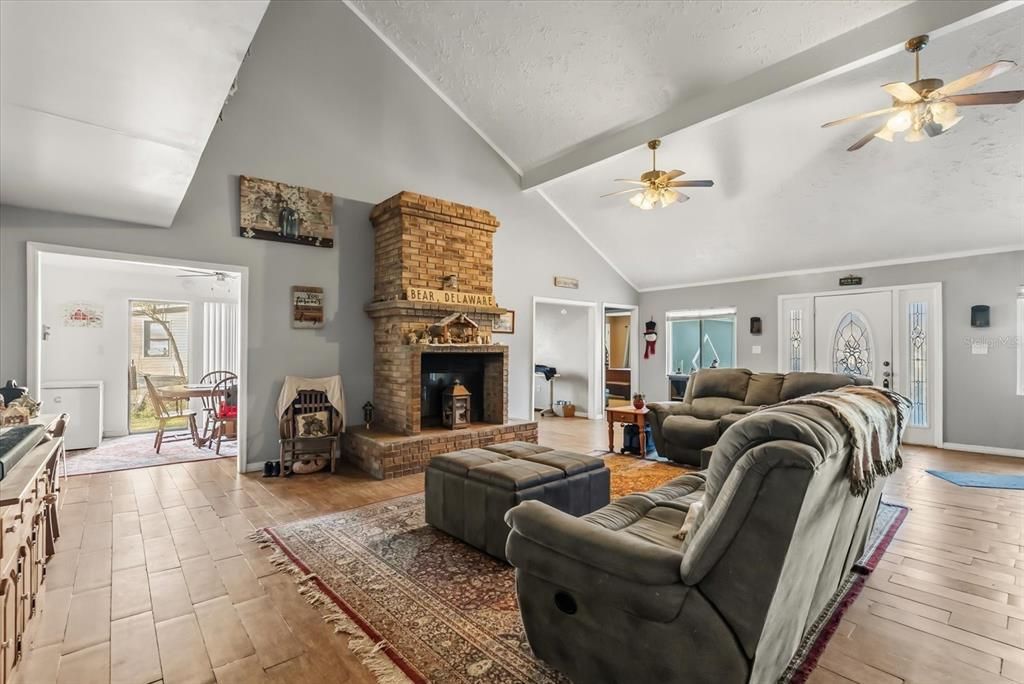 En Venta: $425,000 (6 camas, 3 baños, 2317 Pies cuadrados)