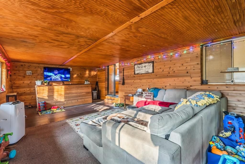 En Venta: $425,000 (6 camas, 3 baños, 2317 Pies cuadrados)