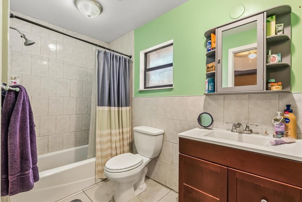 En Venta: $425,000 (6 camas, 3 baños, 2317 Pies cuadrados)