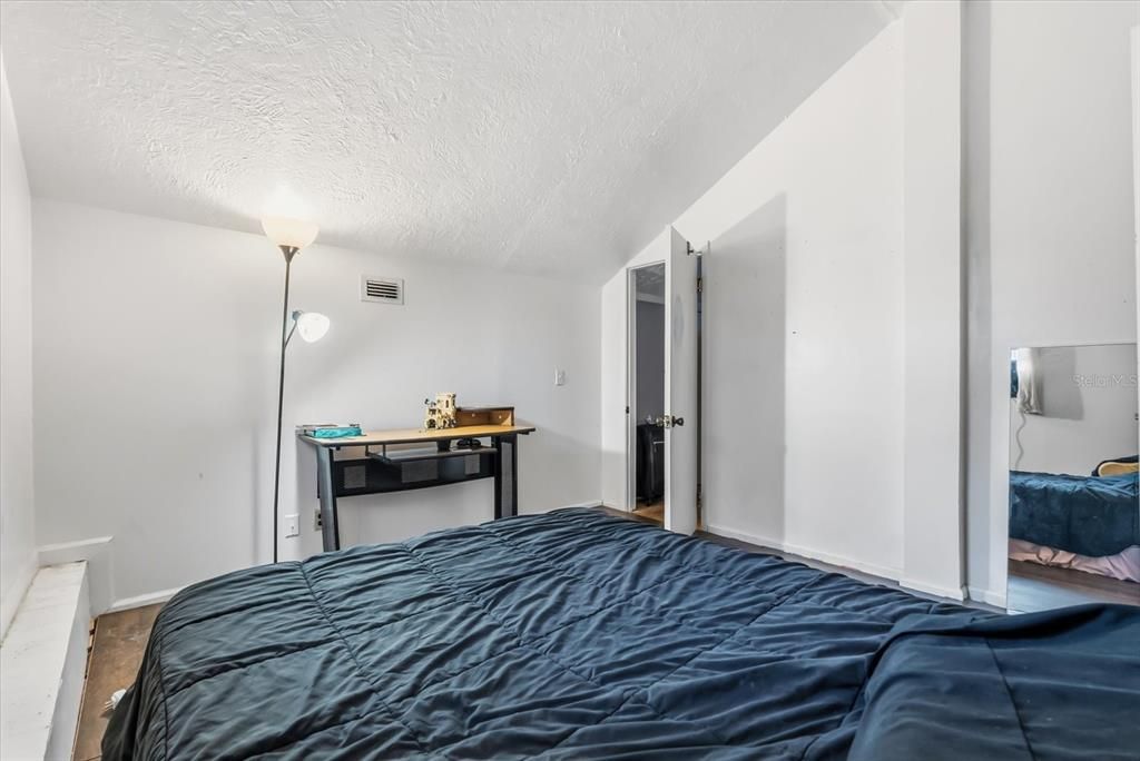 En Venta: $425,000 (6 camas, 3 baños, 2317 Pies cuadrados)