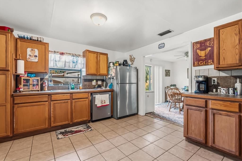 En Venta: $425,000 (6 camas, 3 baños, 2317 Pies cuadrados)